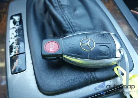 2009 Mercedes-Benz C 300 z USA, uszkodzony, nr VIN WDDGF81X09R073665